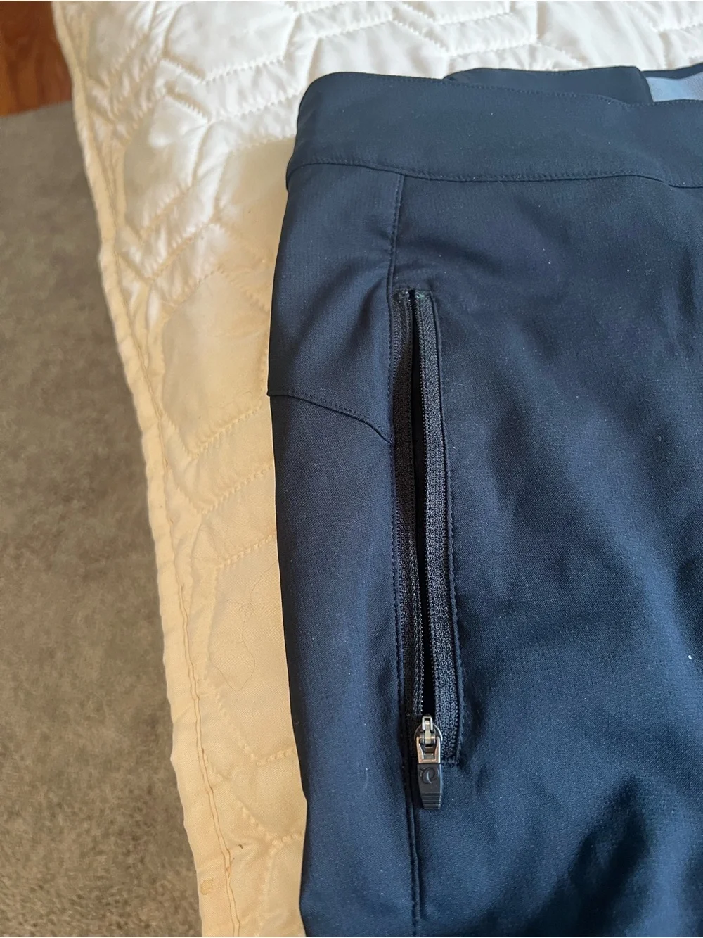 Pearl Izumi Black Women's Athletic Zip-Pocket Shorts